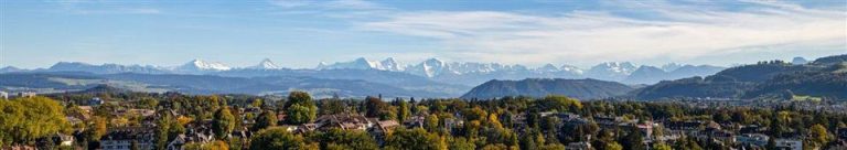 Alpine bergpanorama voor Zwitserse vastgoedinvestering in Zwitserland