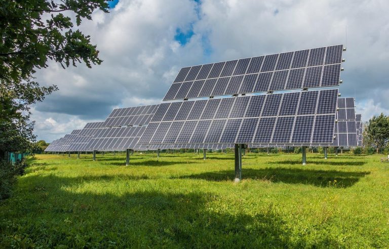 Infographic over waarom verduurzamen de beste investering is met voordelen zoals lagere energiekosten en waardevermeerdering