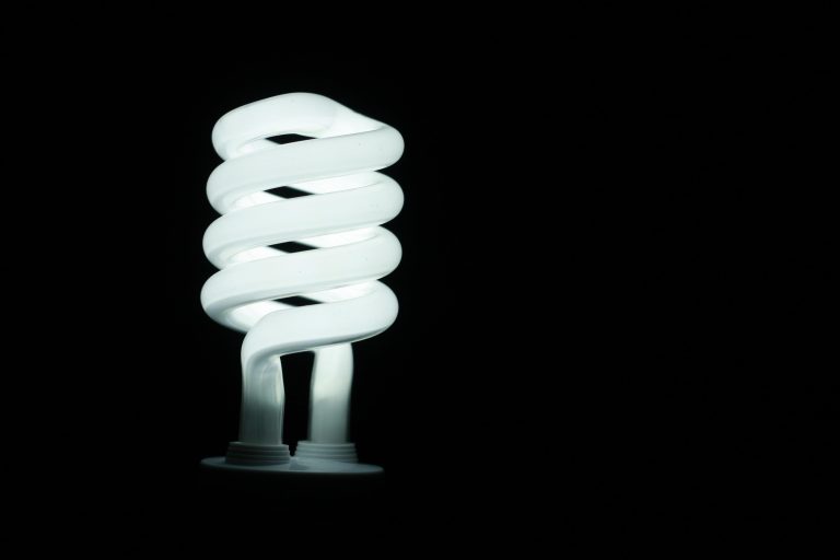 Professionele industriële verlichting voor een fabriek met LED-lampen voor optimale helderheid en productiviteit