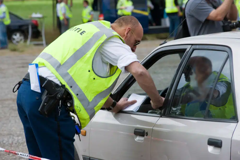 Skandara adviesbureau gespecialiseerd in boete door rood rijden aanvechten en verkeersboetes op basis van no cure no pay