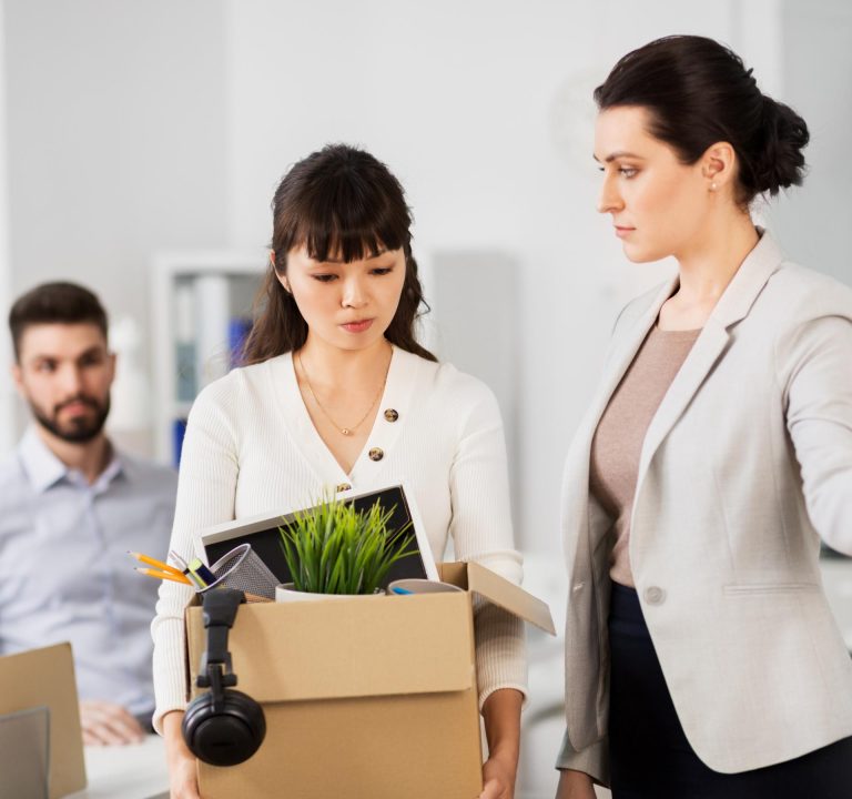 Visuele gids voor effectief voeren van een ontslaggesprek met aandacht voor voorbereiding, empathie en professionele communic