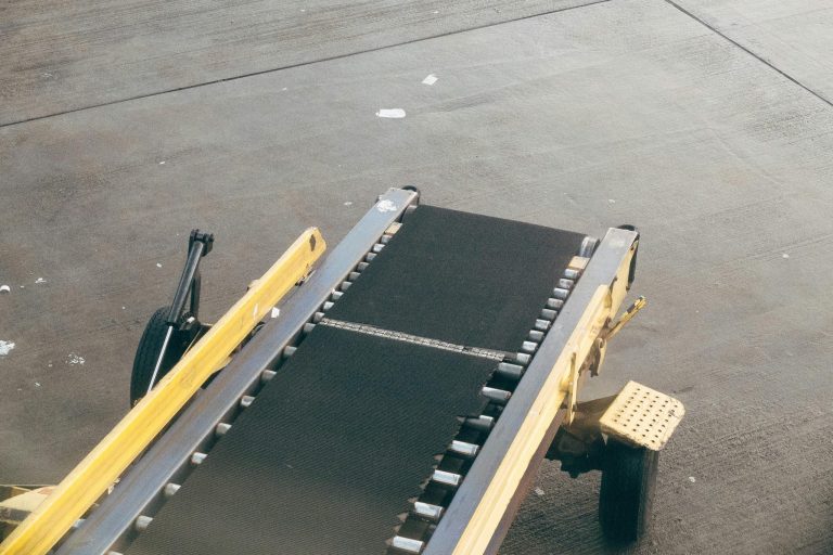 Transportbanden voor efficiënte productie en logistieke verwerking in verschillende industrieën