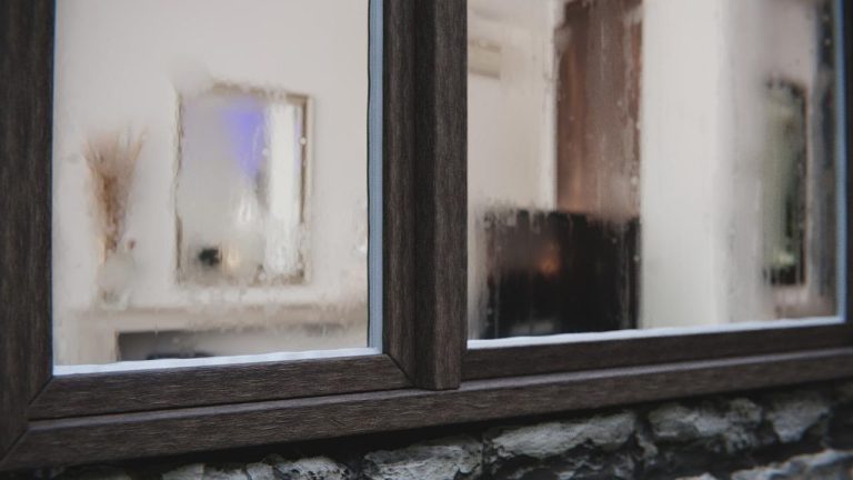 Voordelen van dubbel glas voor huisisolatie met twee glasplaten en luchtdichte ruimte
