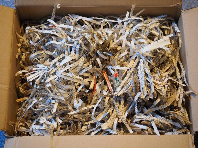 Efficiënt afvalbeheer met professionele shredders en granulatoren voor papier, piepschuim, karton en plastic verwerking